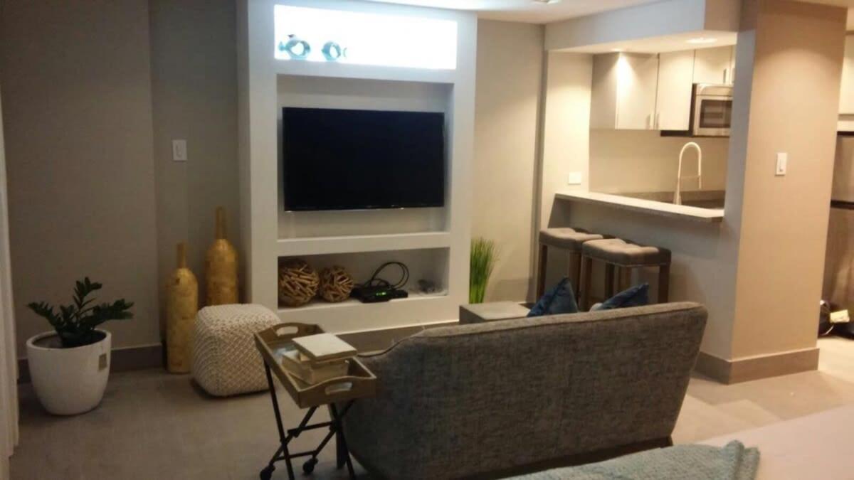 Enchanted 17 Jewel Beachfront Luquillo -Pool Екстер'єр фото