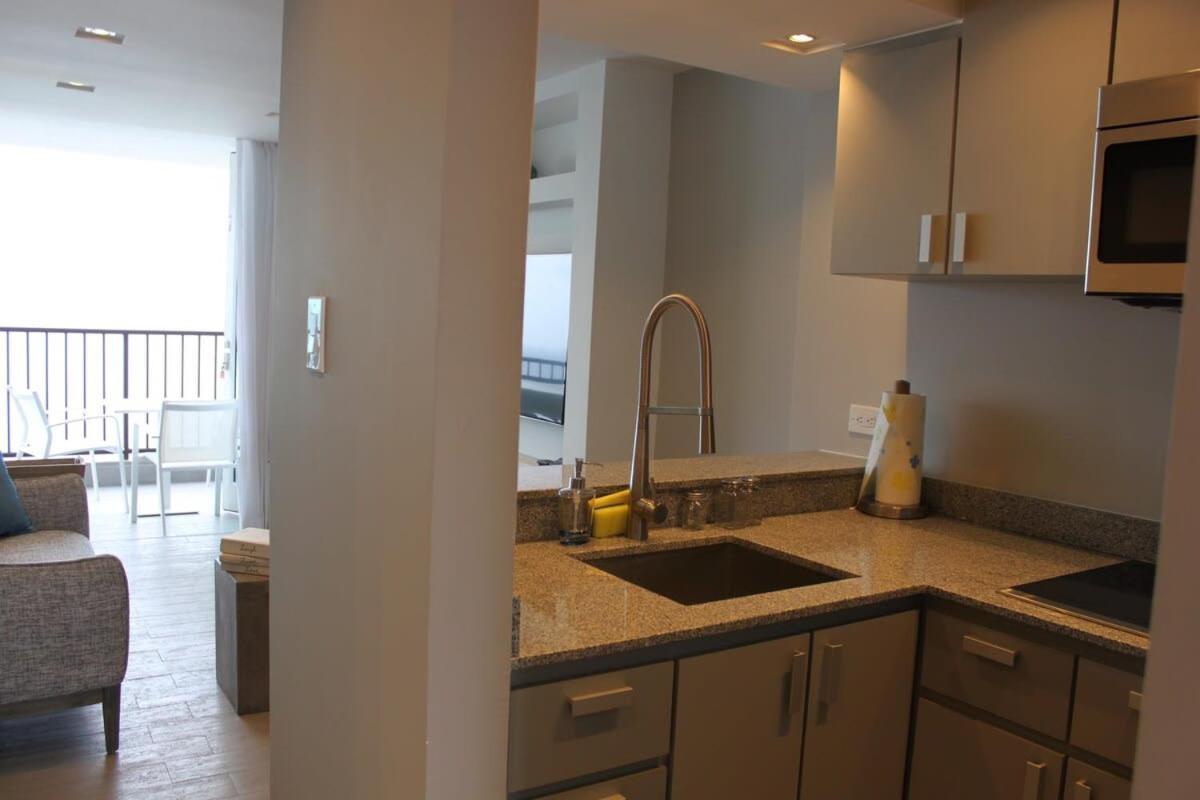 Enchanted 17 Jewel Beachfront Luquillo -Pool Екстер'єр фото