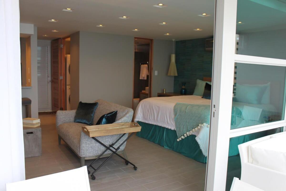 Enchanted 17 Jewel Beachfront Luquillo -Pool Екстер'єр фото